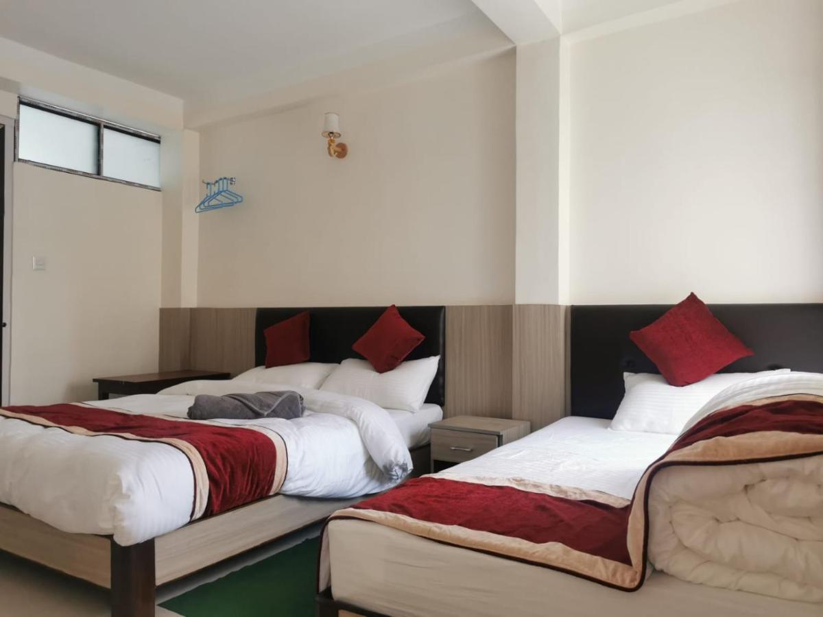 Om Bramha Hotel Kathmandu Buitenkant foto