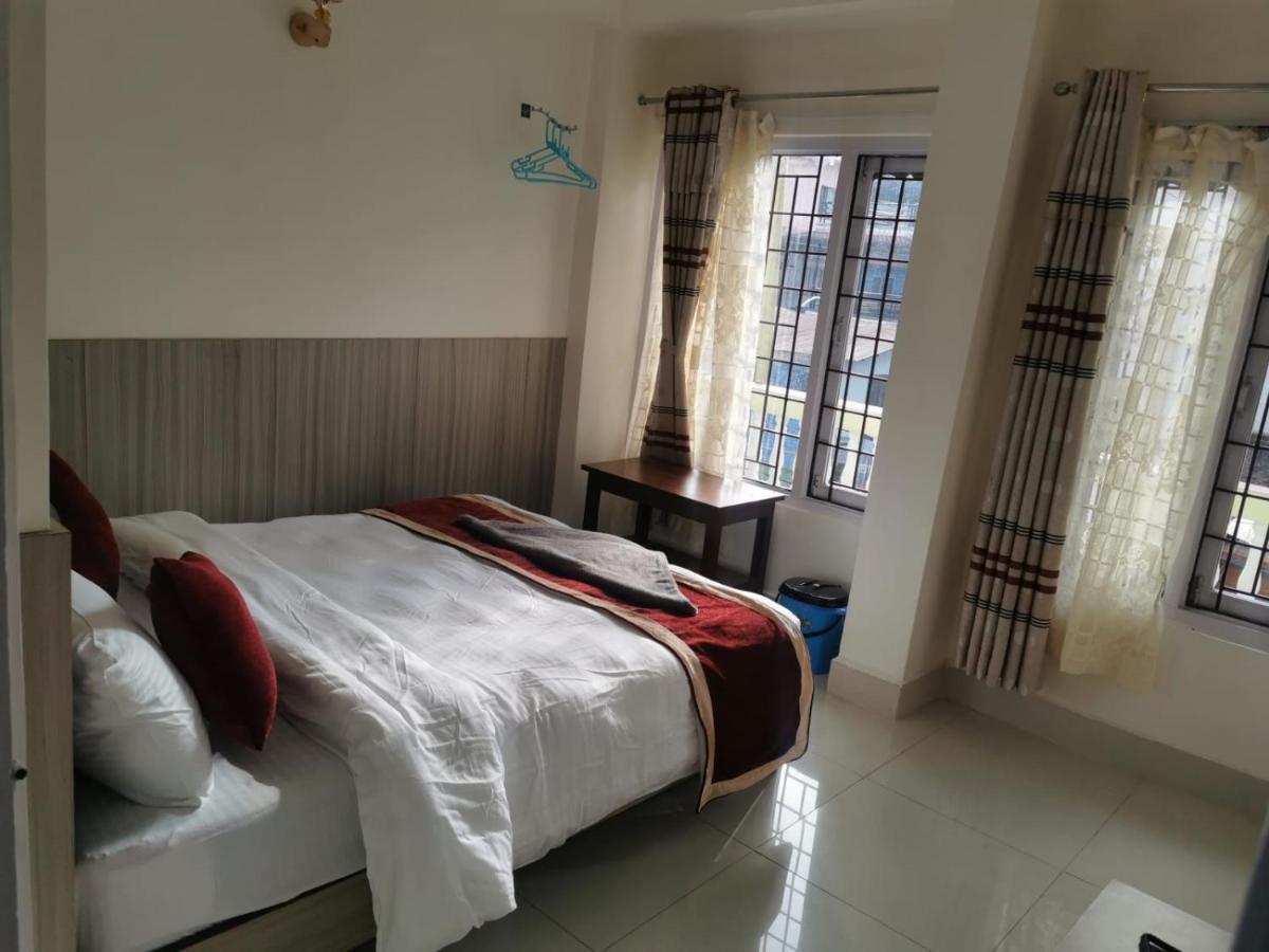 Om Bramha Hotel Kathmandu Buitenkant foto