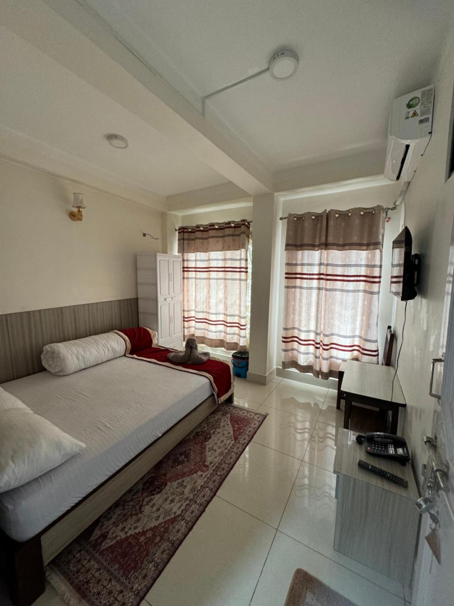 Om Bramha Hotel Kathmandu Buitenkant foto